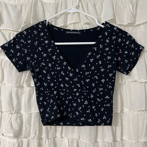 Brandy Melville cropped shirt